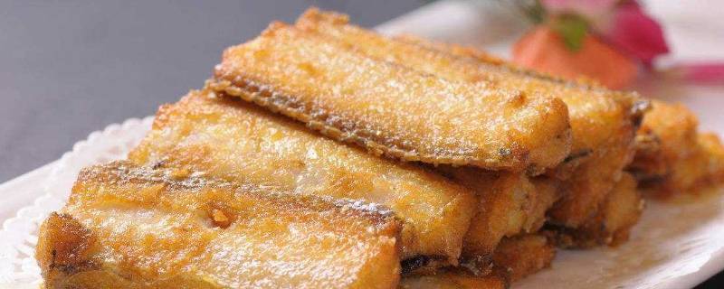 炸带鱼怎么炸外皮酥脆(干炸带鱼怎么做最酥香，皮酥肉嫩一锅不够)