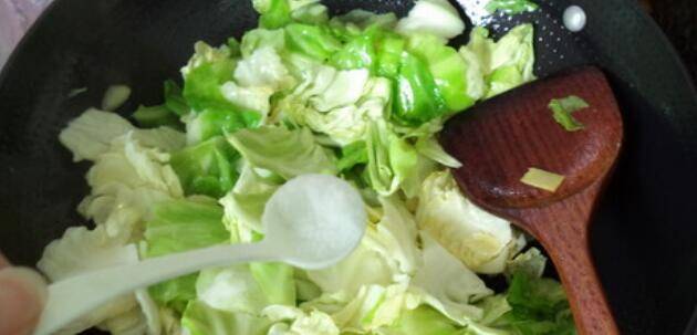 手撕包菜做法(手撕包菜的推荐做法?)