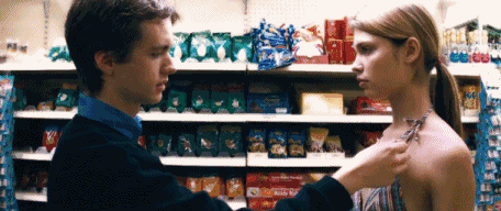 一个男人吸吻你胸说明什么 男朋友亲吻胸部该叫出声吗