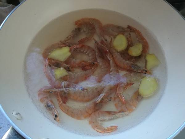 白灼虾的做法(最正宗广东白灼虾的做法窍门)