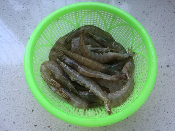 白灼虾的做法(最正宗广东白灼虾的做法窍门)