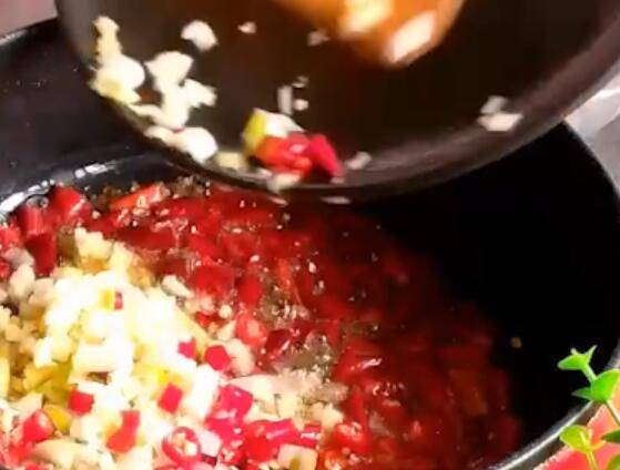 辣子鸡丁怎么做(如何做辣子鸡，越详细越好)