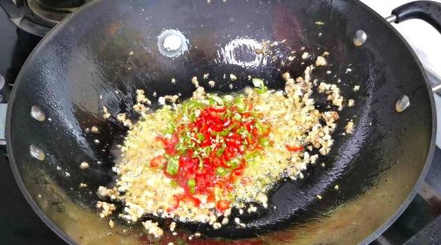 粉丝怎么炒不粘在一起(炒粉条特别容易粘锅