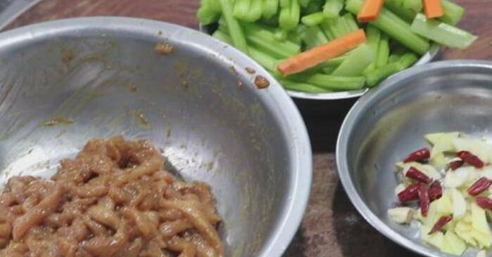 芹菜炒肉怎么做(芹菜炒肉怎么做？)