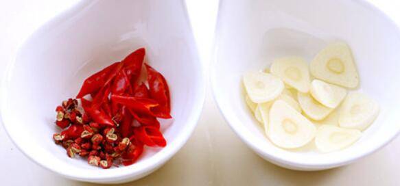 怎么炒卷心菜(炒包菜怎么做)