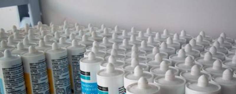 玻璃胶多久能干(汽车黑玻璃胶多久能干透)