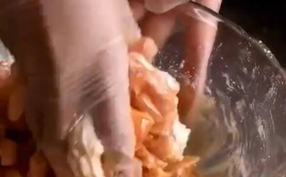 辣子鸡丁怎么做(如何做辣子鸡，越详细越好)