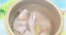 清炖鸡的方法与步骤(家常清炖鸡的做法及具体方法)
