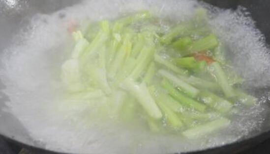 芹菜炒肉怎么做(芹菜炒肉怎么做？)