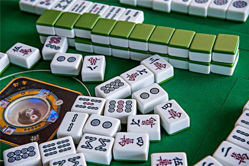 麻将怎么打(麻将新手入门基本规则是怎样的？)