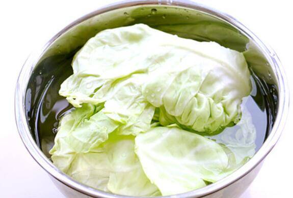 怎么炒卷心菜(炒包菜怎么做)