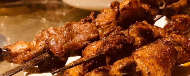 乌鲁木齐美食(请列举乌鲁木齐有特色小吃！大吃也成。最好是带地...)