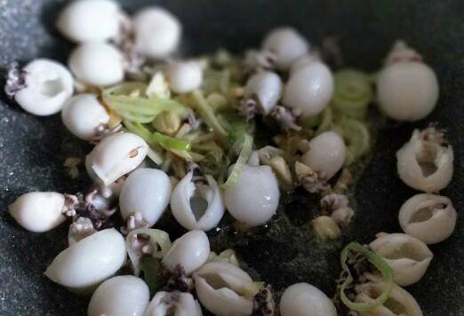 小墨鱼仔怎么做好吃又简单(目鱼仔怎么做)
