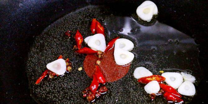 怎么炒卷心菜(炒包菜怎么做)