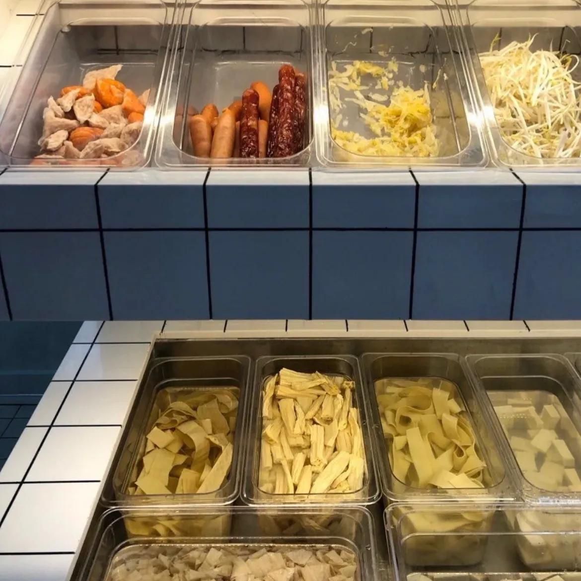 菜品汤底大不同！跟着我们挑选你秋天的第一碗麻辣烫吧
