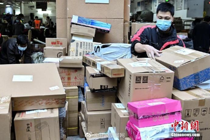 快递员平均月收入4859元高于私企就业人员待遇