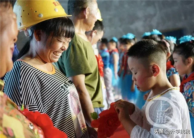 凭什么?开学第一天,重庆这所学校就火上了人民日报
