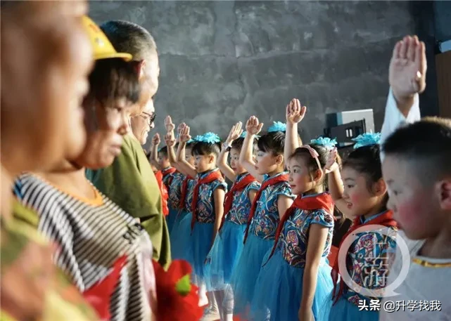 凭什么?开学第一天,重庆这所学校就火上了人民日报