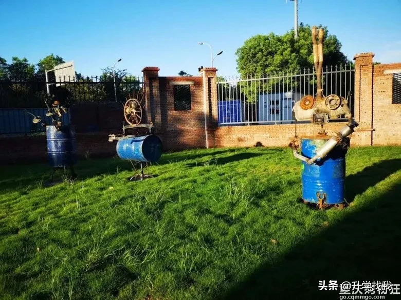凭什么?开学第一天,重庆这所学校就火上了人民日报