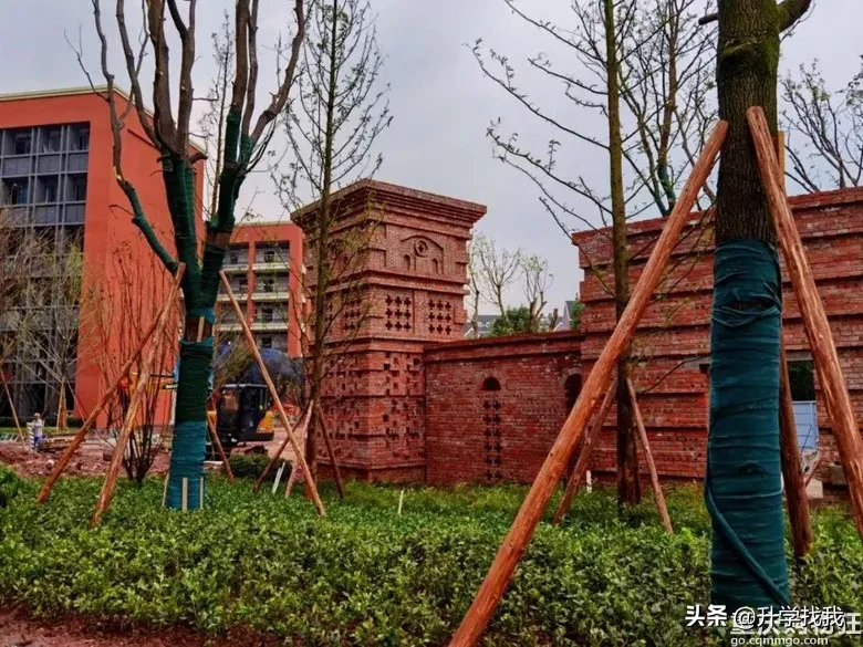 凭什么?开学第一天,重庆这所学校就火上了人民日报